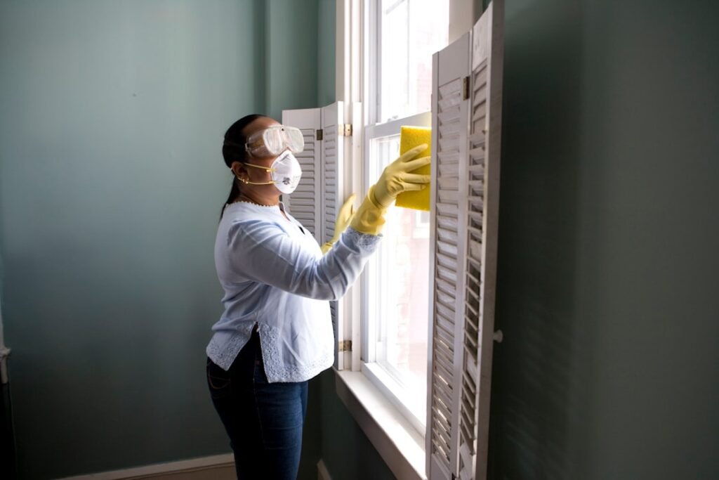 Essential Maintenance Tips to Keep Your Solar Panel System Running Smoothly 1 Photo Solar panel cleaning