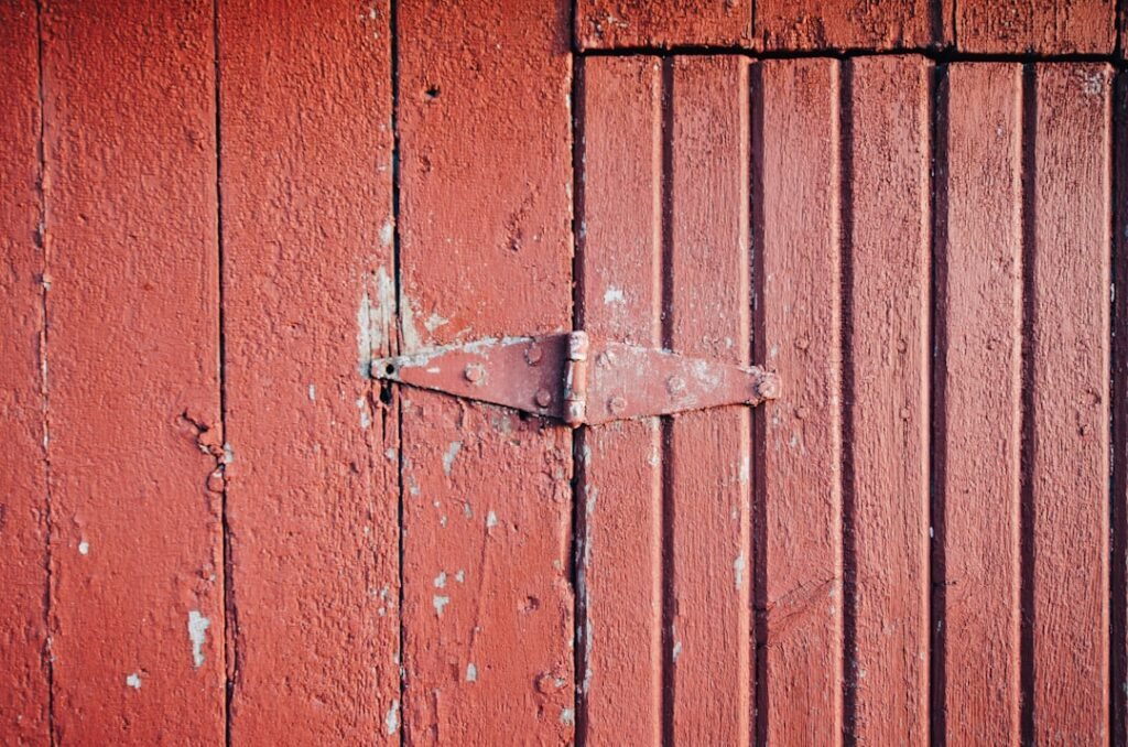 Common Solar Panel Damages After Storms: Repair Strategies That Work 1 Photo Cracked panels