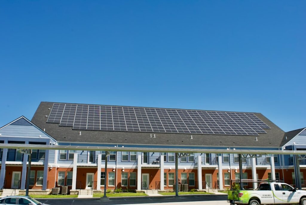Photo Solar Companies Installation