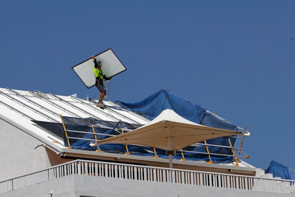 Photo Solar Panel Installers