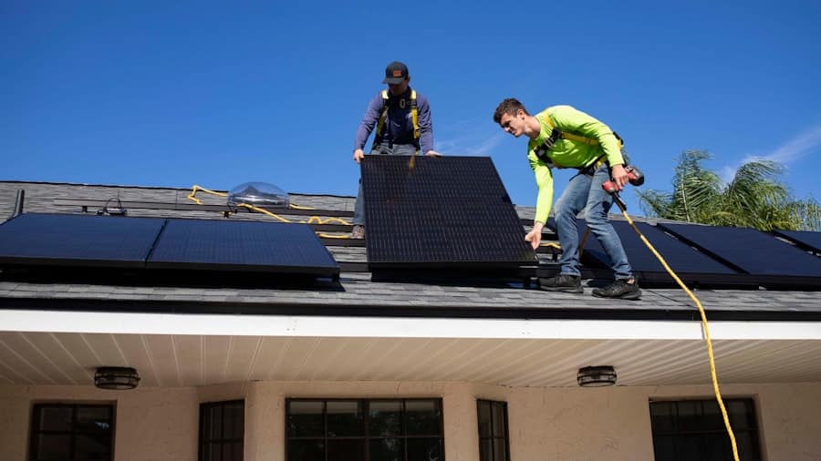 Photo Solar Panel Installers