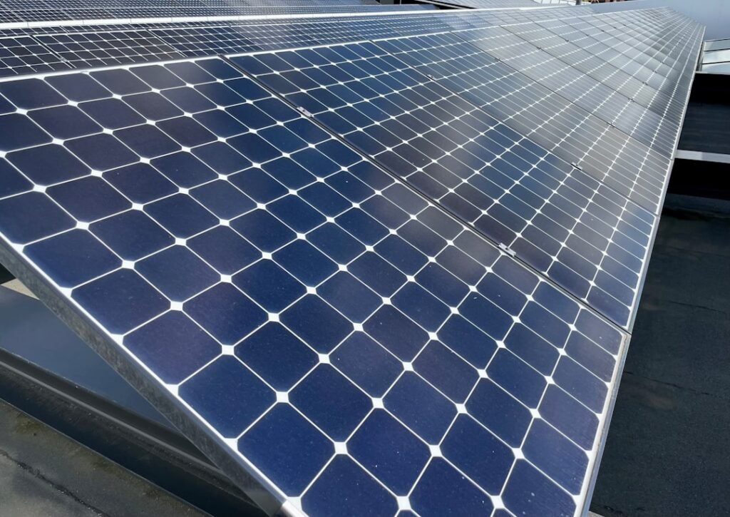Photo Solar Tax Credit Installation